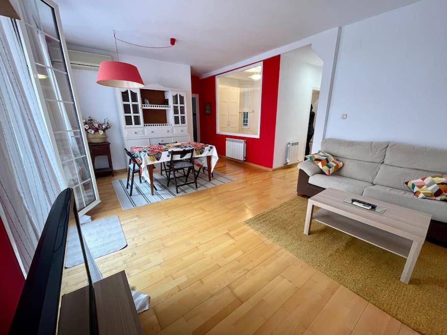 Acogedor Apartamento En 萨拉戈萨 外观 照片